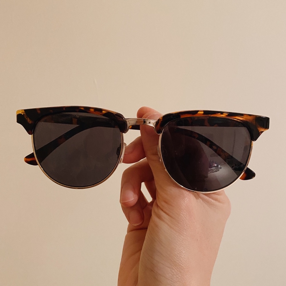 [FLASH SALE] Tortoise and Gold Rimmed Sunglasses